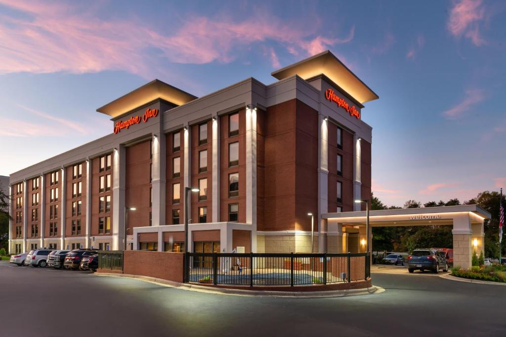 Hampton Inn Greensboro Airport Main image 1